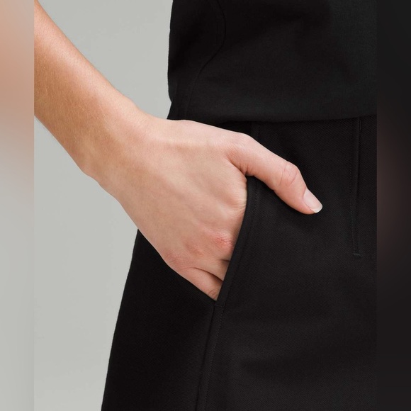 Lululemon Utilitech Relaxed-Fit High-Rise Short 3.5” inseam in Black, Size 12 - Picture 5 of 10